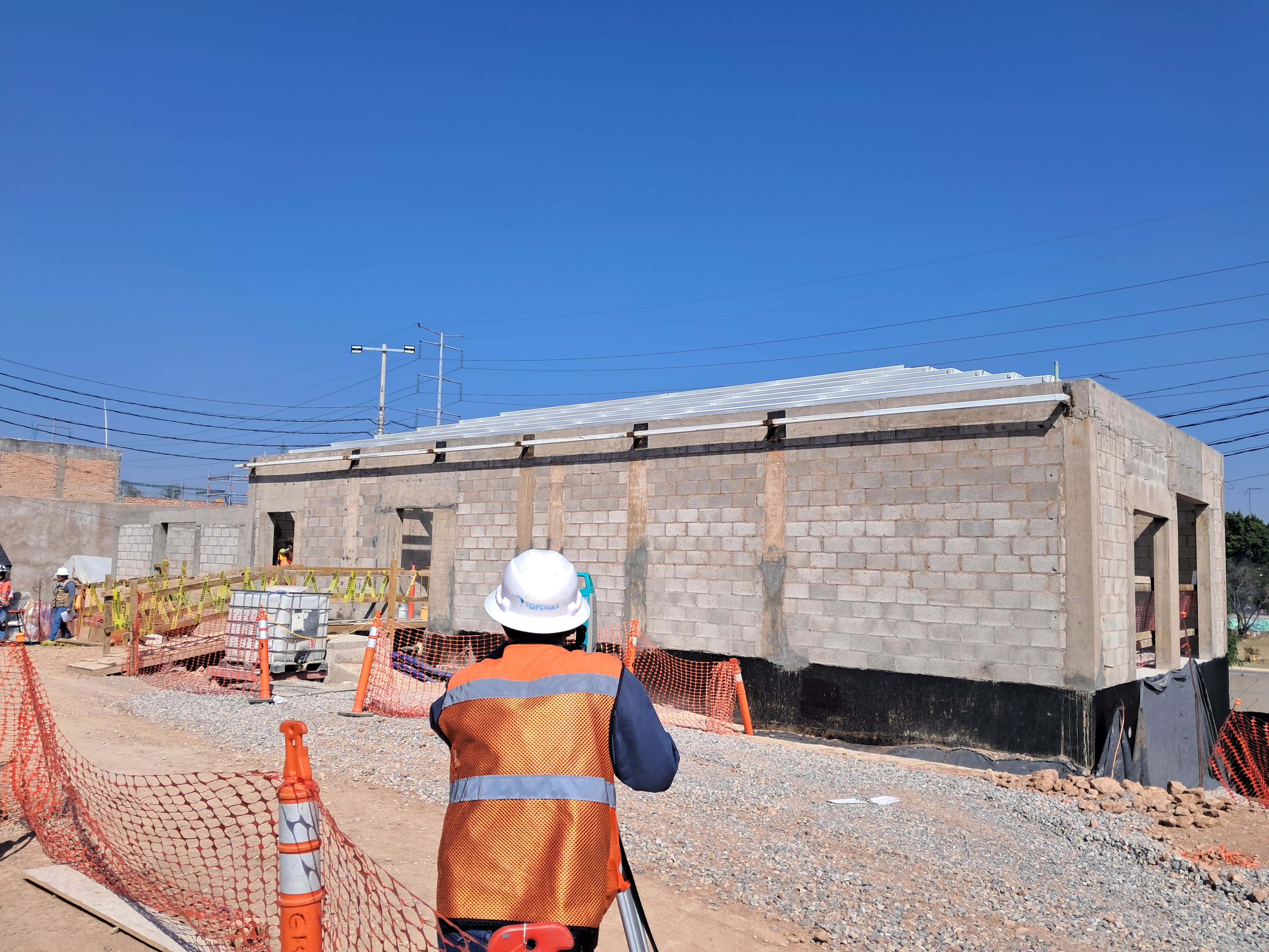 Levantamiento de Áreas y Desplante de Construcción en acción – precisión y profesionalismo