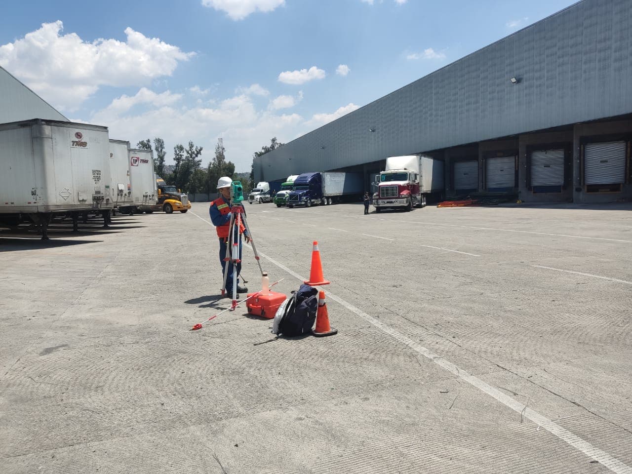 Accesos de patio de maniobras proyecto topográfico